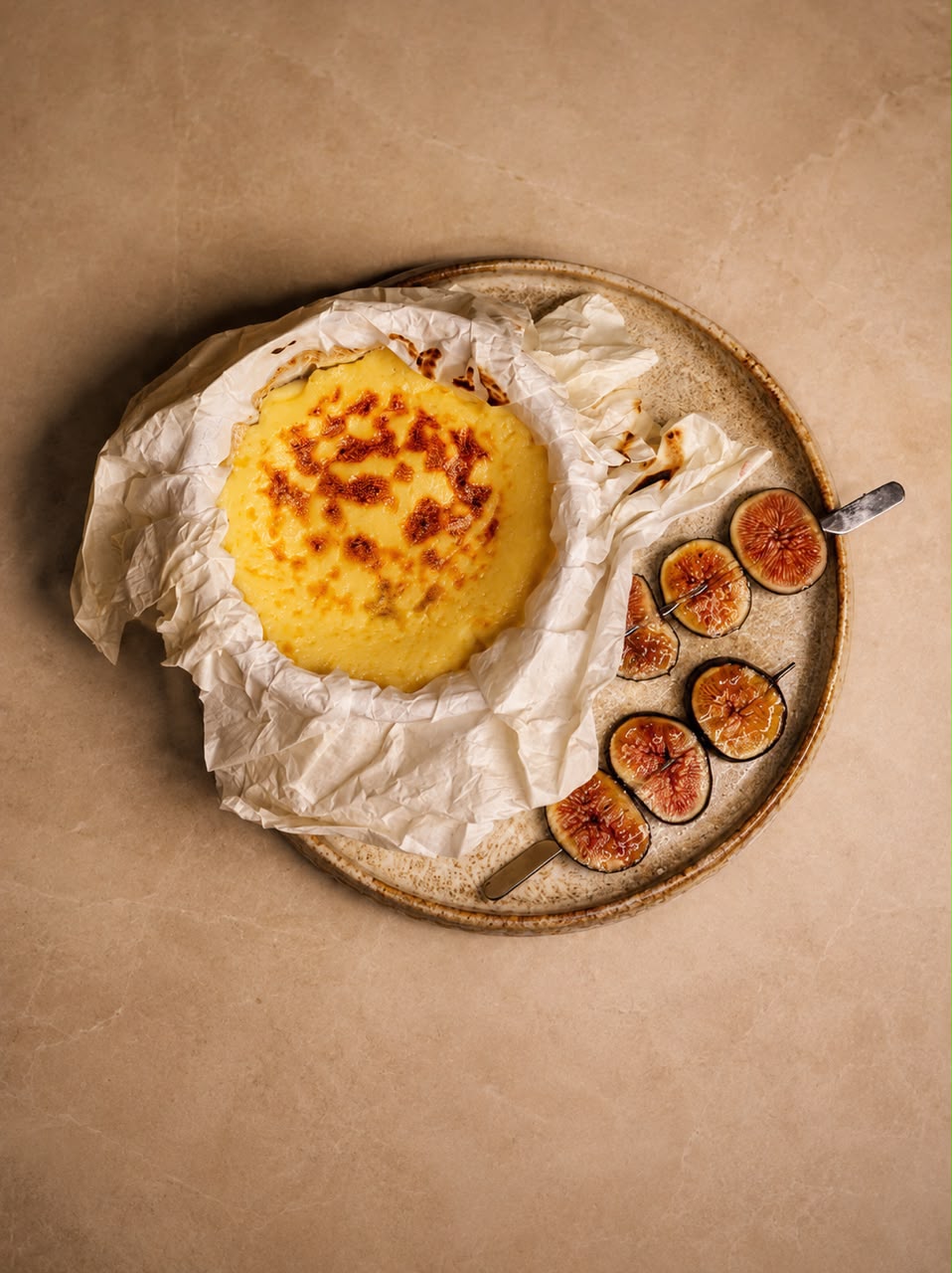 Tarta de queso al horno con higos a la brasa